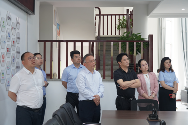 湘西自治州人民政府領導一行蒞臨財鑫集團考察調研