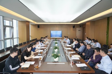 株洲市人民政府辦公室領(lǐng)導(dǎo)一行蒞臨湖南財鑫集團考察交流